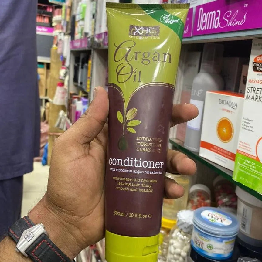 Meclay London Smooth & Straight Shampoo & Conditioner Duo Experience the transformative power of our frizz-fighting duo