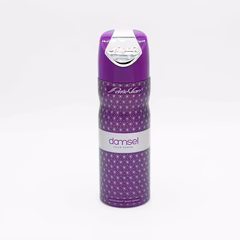 Opio Damsel Deodorant Body Spray for Women (200ml) is a captivating fragrance designed for the modern woman who embodies grace and confidence. This body spray offers a harmonious blend of floral and fruity notes, ensuring a refreshing and long-lasting scent throughout the day. 🌸 Fragrance Profile Top Notes: Ylang-Ylang, Rose, Jasmine, Azahar Middle Notes: Clove, Patchouli, Amber, Lily of the Valley Base Notes: Musk, Tonka Bean, Vanilla This composition creates a rich and layered scent, starting with fresh and floral top notes, transitioning into a heart of spicy and warm notes, and settling into a sweet and musky base.