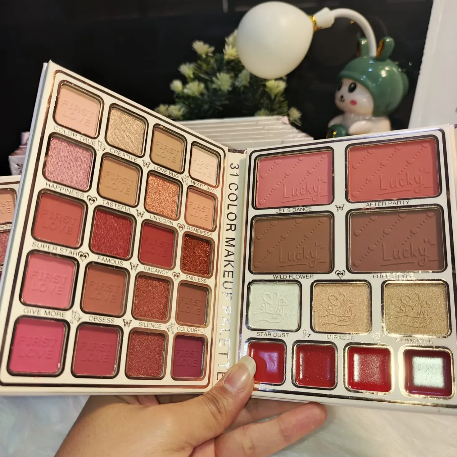 Aura Beauty All in one mini color make up book Palette - Image 3